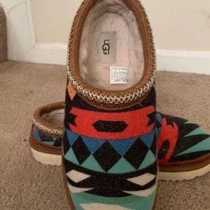 Uggs Men’s rugged slipper size 11